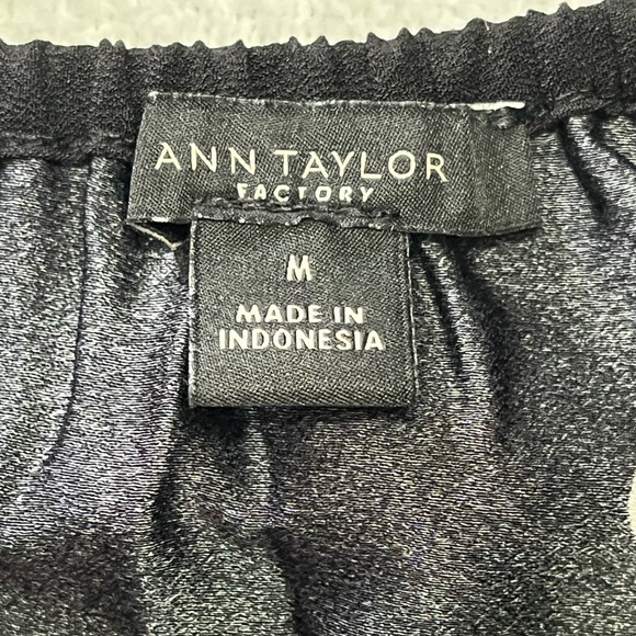Ann Taylor Factory b&w Polka Dot Blouse, Size M - Picture 5 of 5